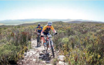MOUNTAIN BIKER SHARING THE EXPERIENCE